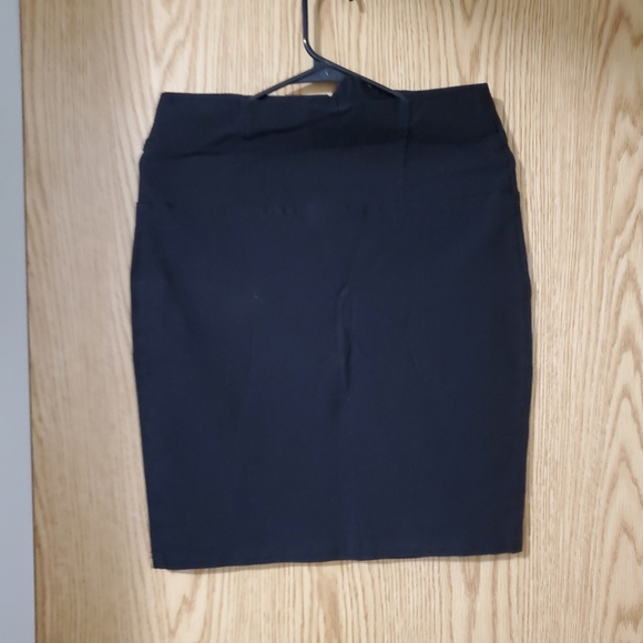 XL stretch black skirt knee length - Picture 3 of 4
